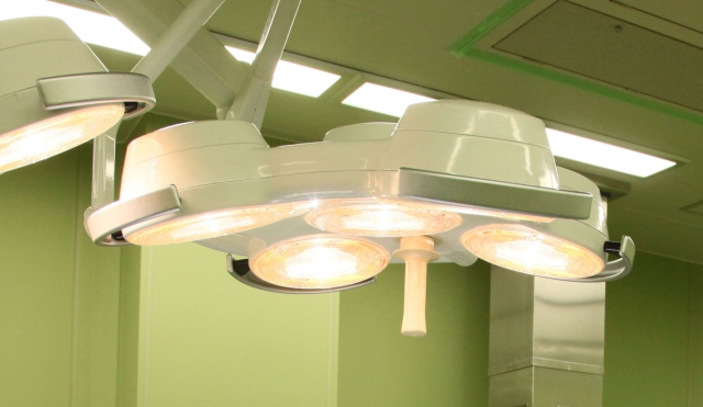 手術室の電灯